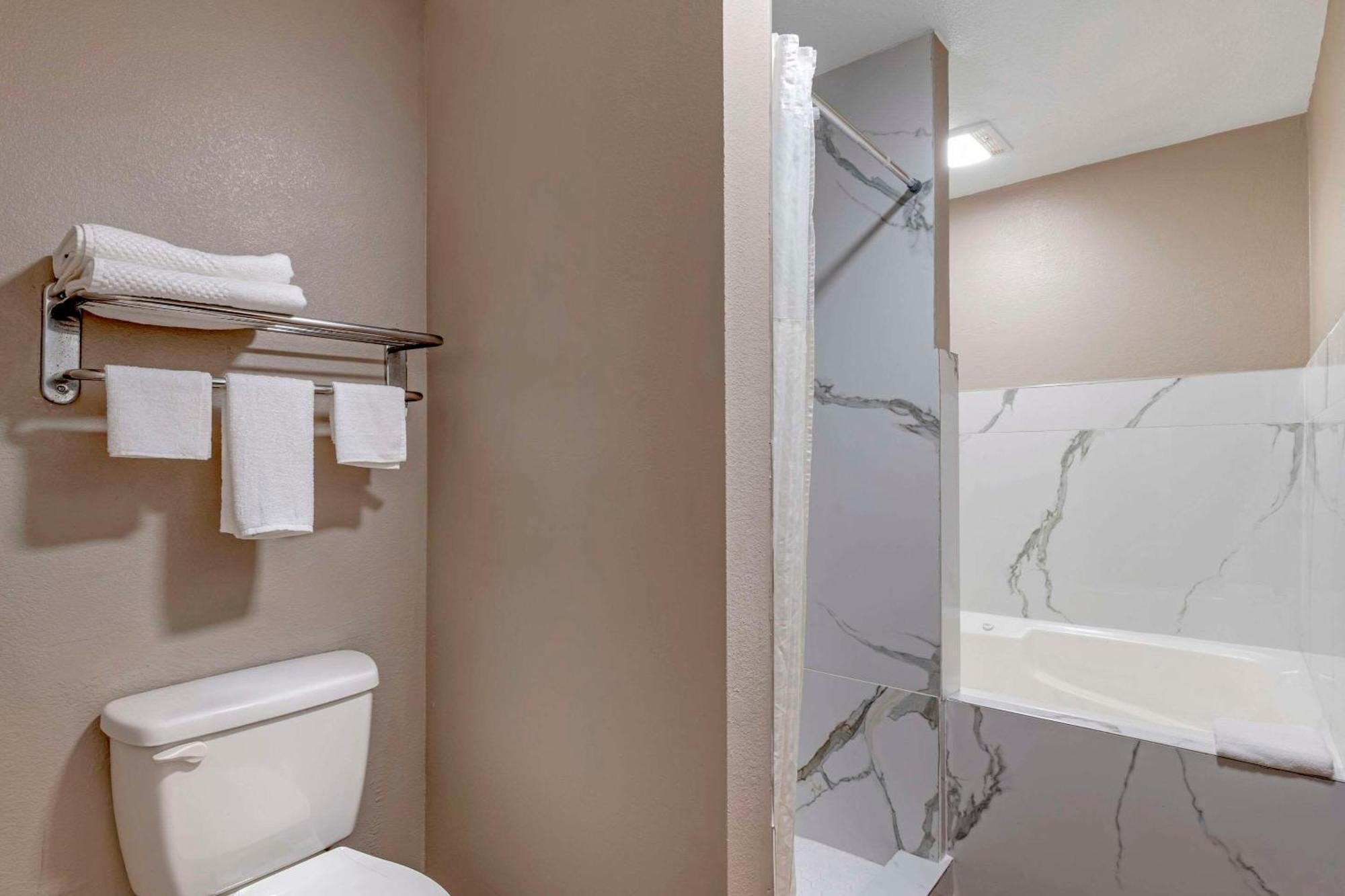 Quality Inn & Suites New Boston Екстер'єр фото