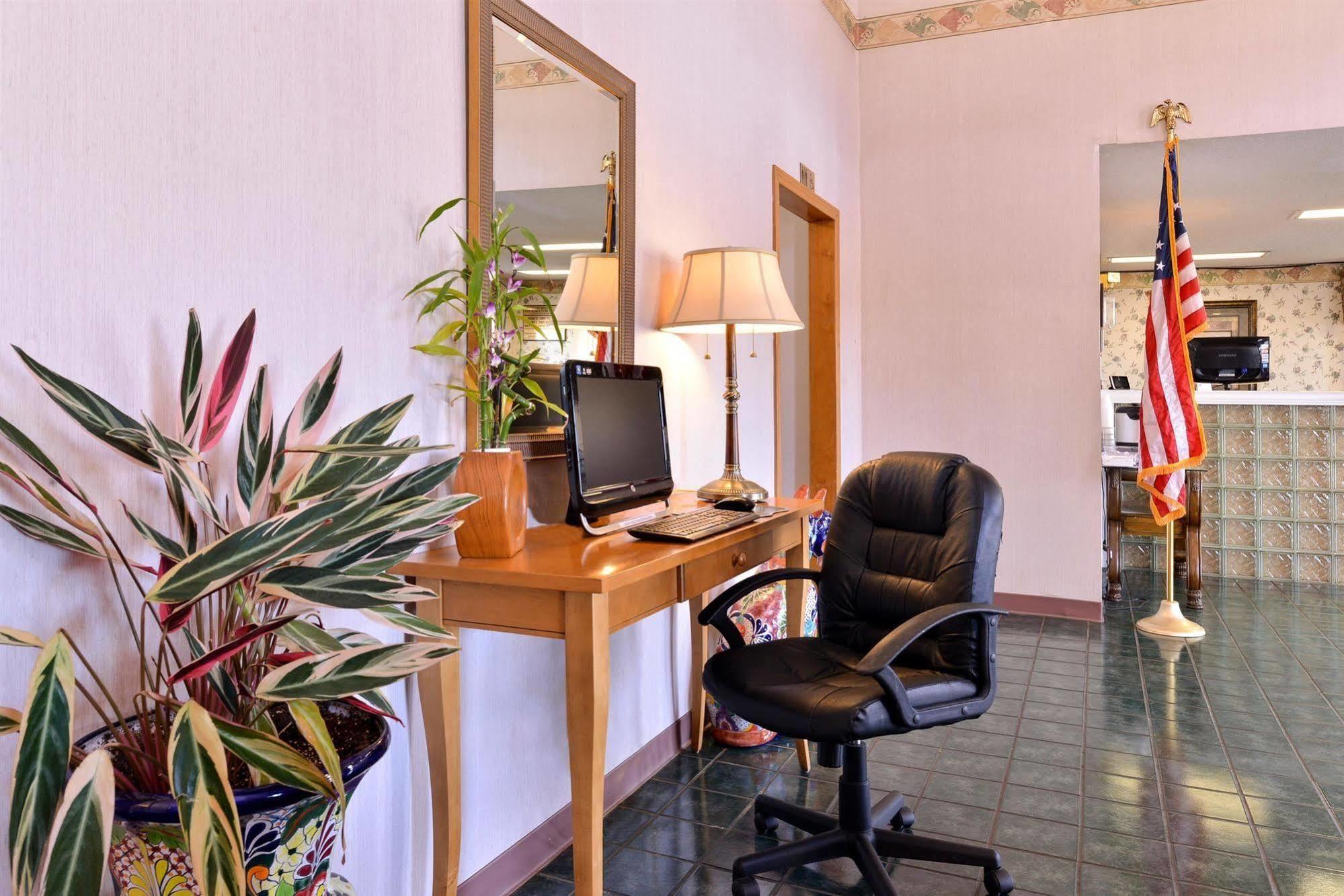 Quality Inn & Suites New Boston Екстер'єр фото